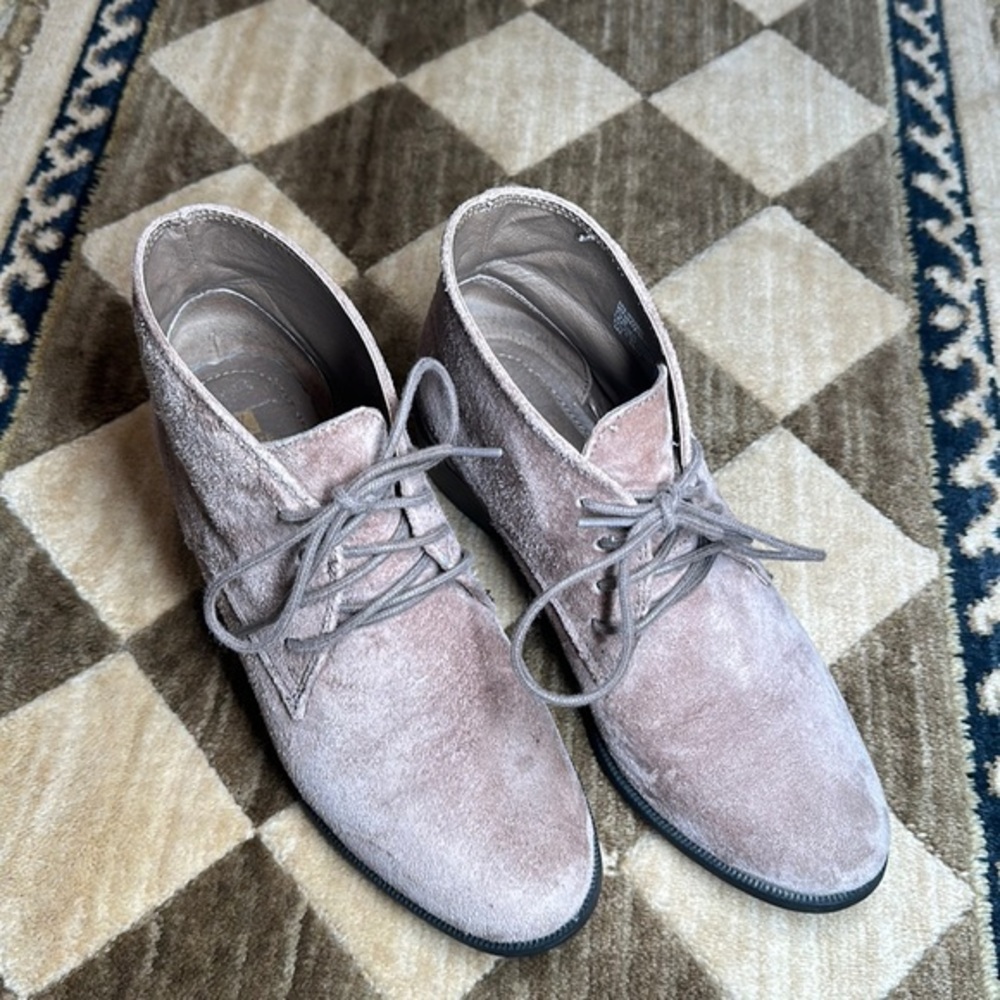 WHITE MOUNTAIN suede booties